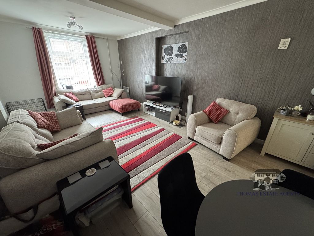 Property photo 2 of 13 Lounge