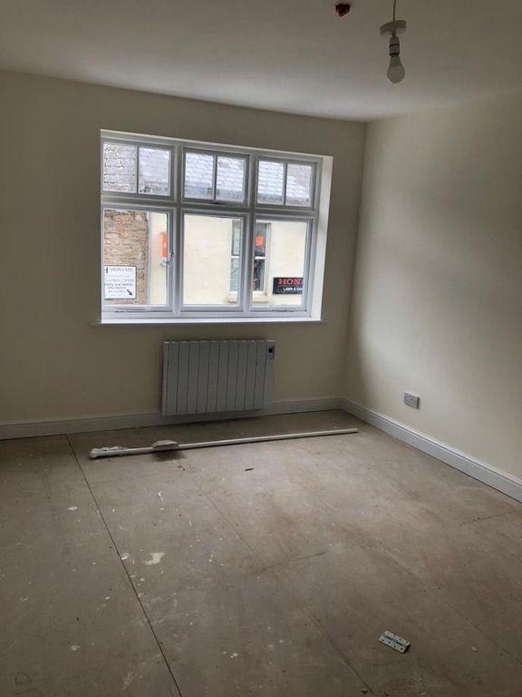 Property photo 2 of 8 Bedroom