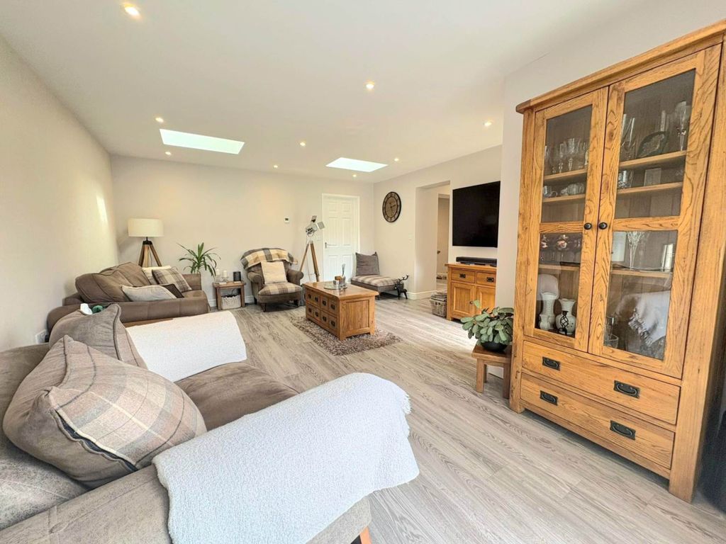 Property photo 2 of 21