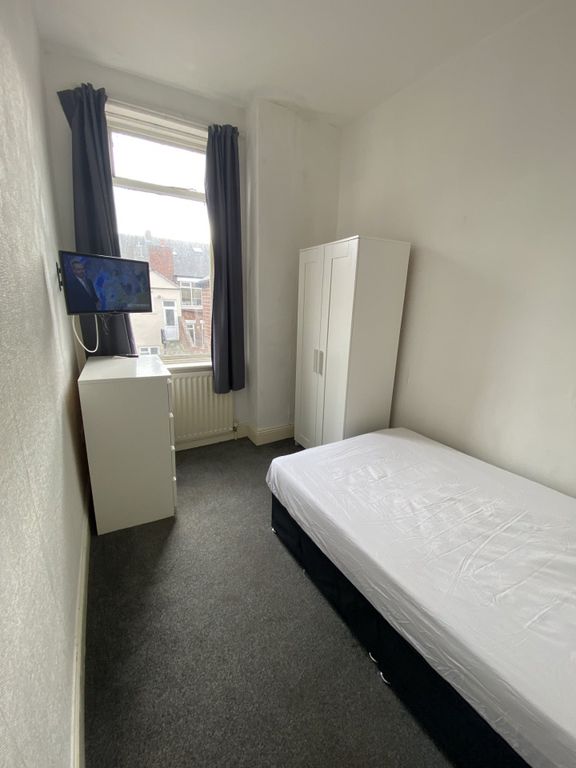 Property photo 2 of 7 9F364cc5-50A6-446A-ba6B-01258A64B6ee