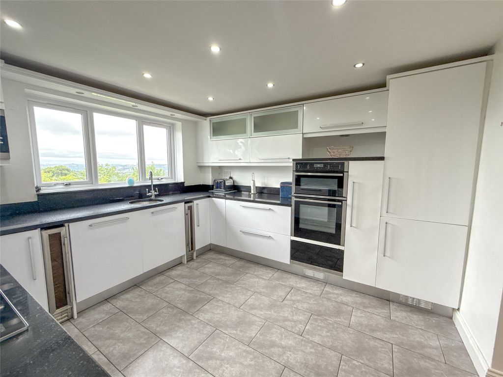 Property photo 3 of 36 Kitchen