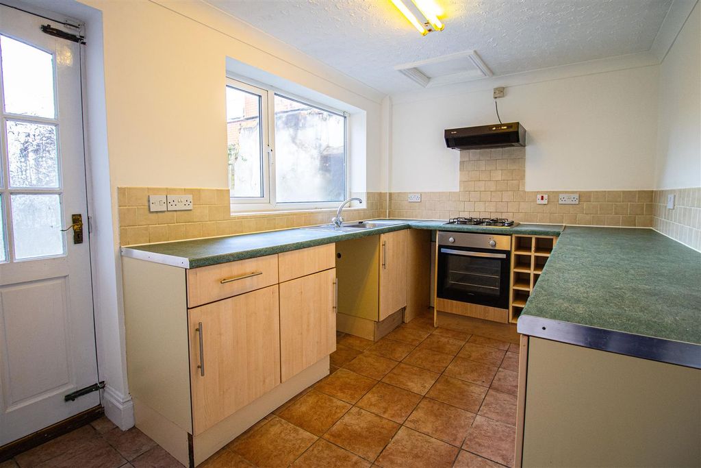 Property photo 3 of 7 Kitchen