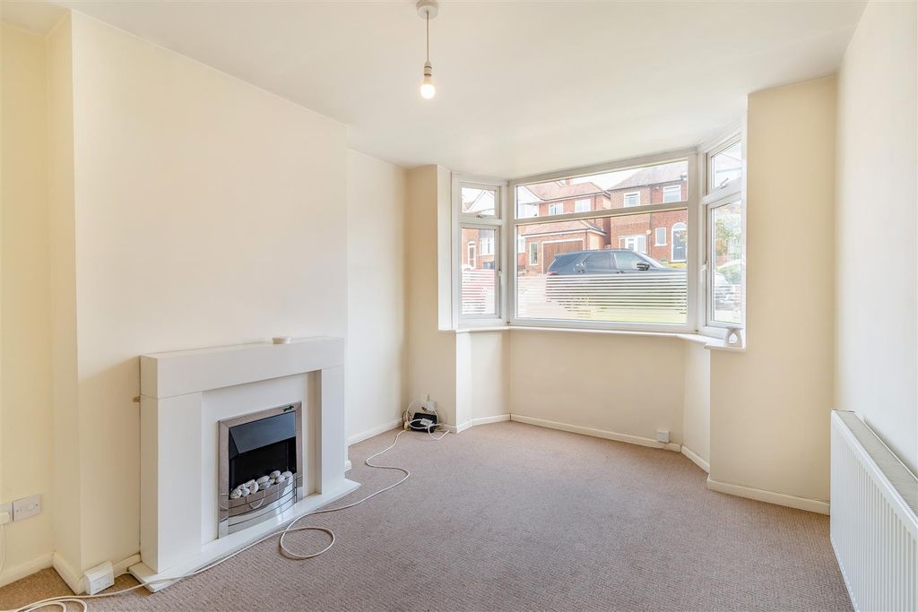 Property photo 3 of 9 8612175-Interior01.Jpg