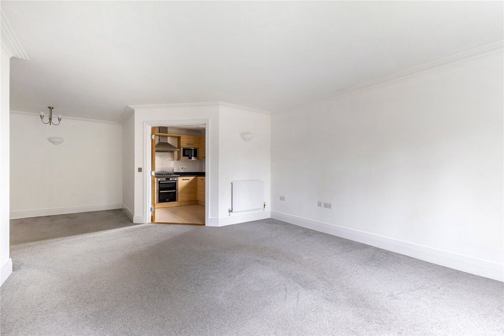 Property photo 2 of 8 Sitting/Dining Room