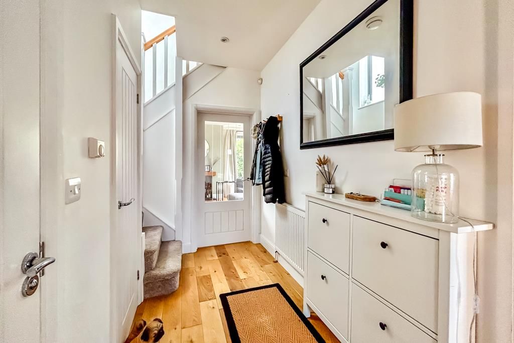 Property photo 2 of 33 Entrance Hall