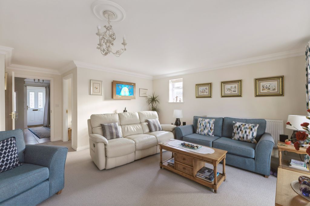 Property photo 2 of 8