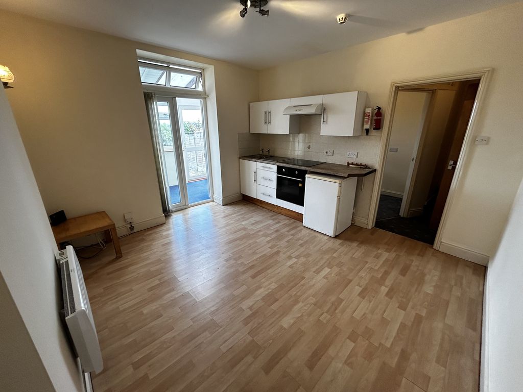 Property photo 2 of 8 Lounge -Kitchen B