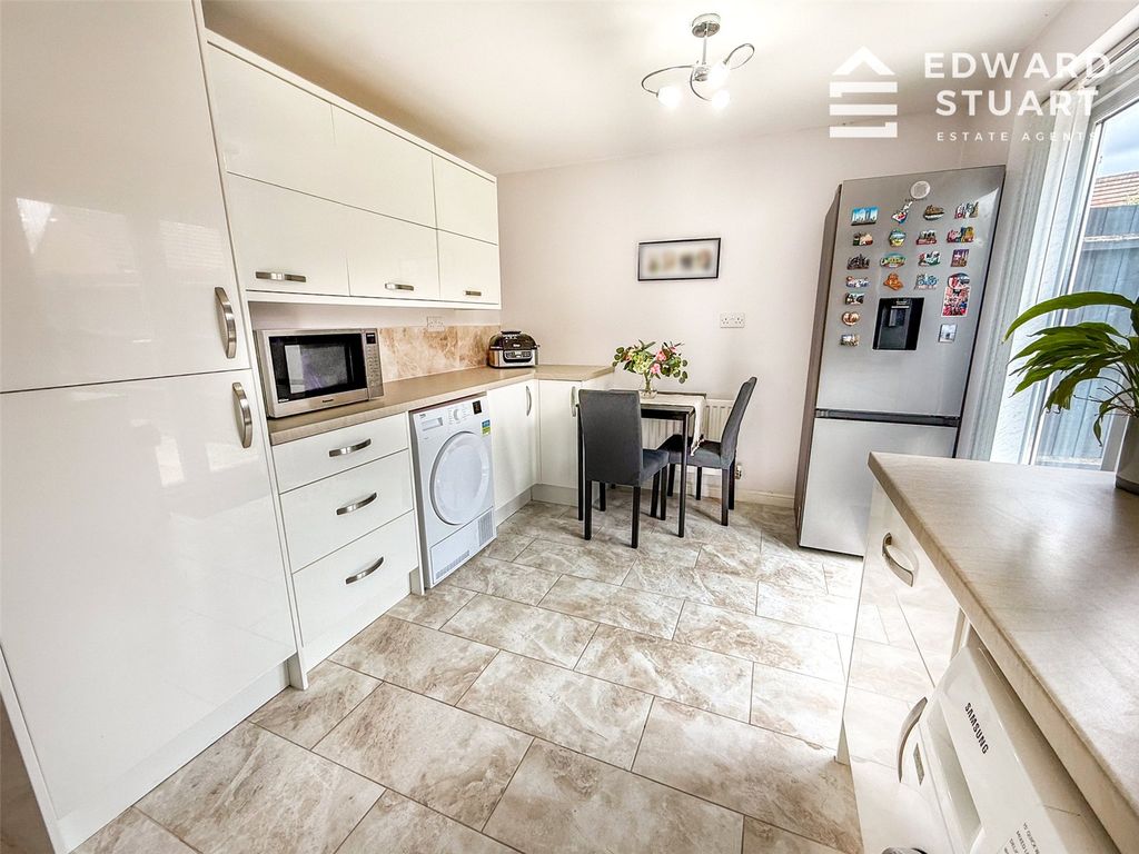 Property photo 2 of 13 Picture No. 11