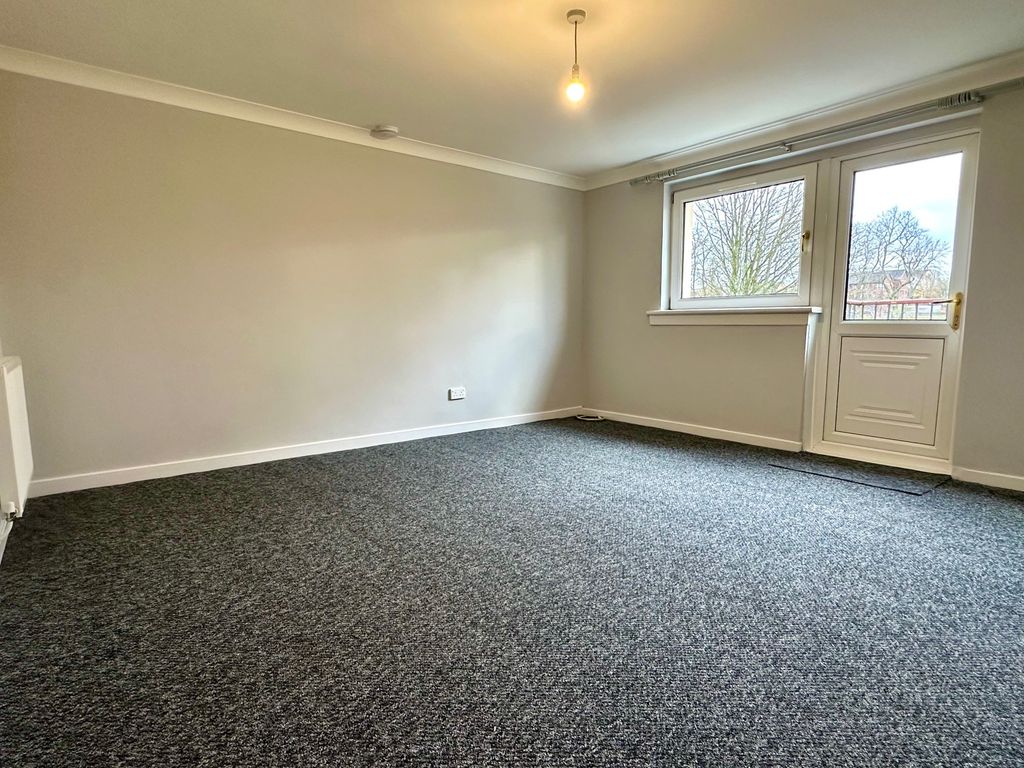 Property photo 3 of 10 Lounge