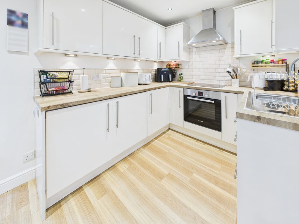 Property photo 3 of 25 Cam04233G0-Pr0049-Still004