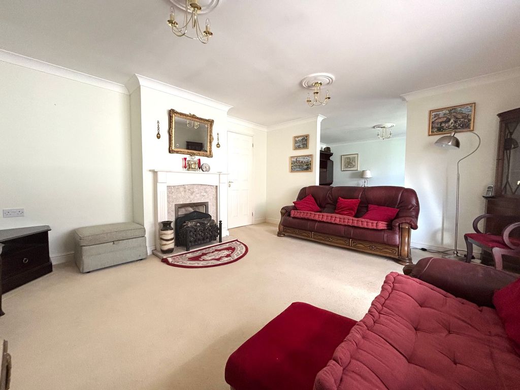 Property photo 3 of 11
