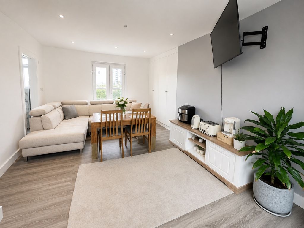 Property photo 2 of 5 5446052