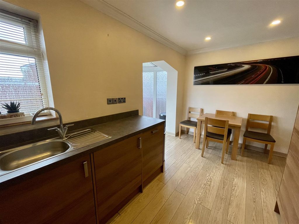 Property photo 3 of 16 Kitchen/Diner