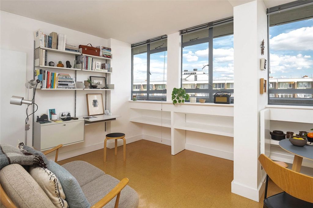 Property photo 2 of 12 Keeling House, E2