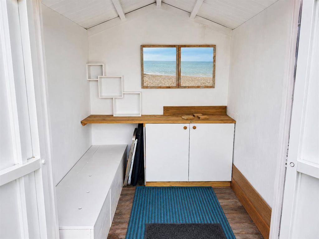 Property photo 2 of 9 Beach Hut 63