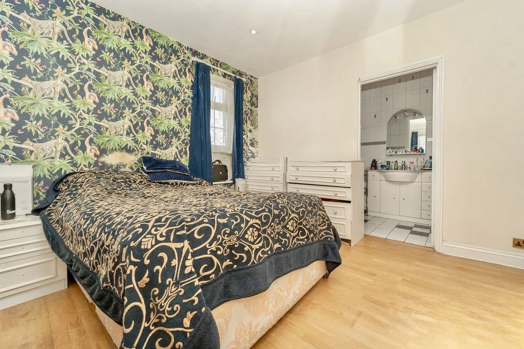 Additional image 14 of 7 bed detached house for saleGreat West Road, Hounslow, Greater London TW5