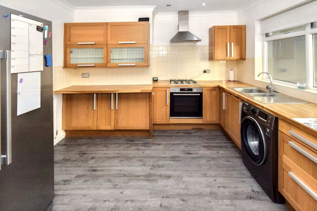 Property photo 3 of 18 Breakfast Kitchen