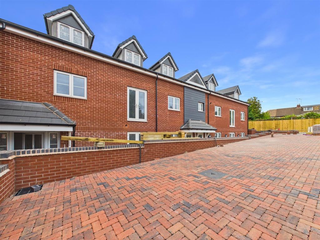 Property photo 1 of 12 External