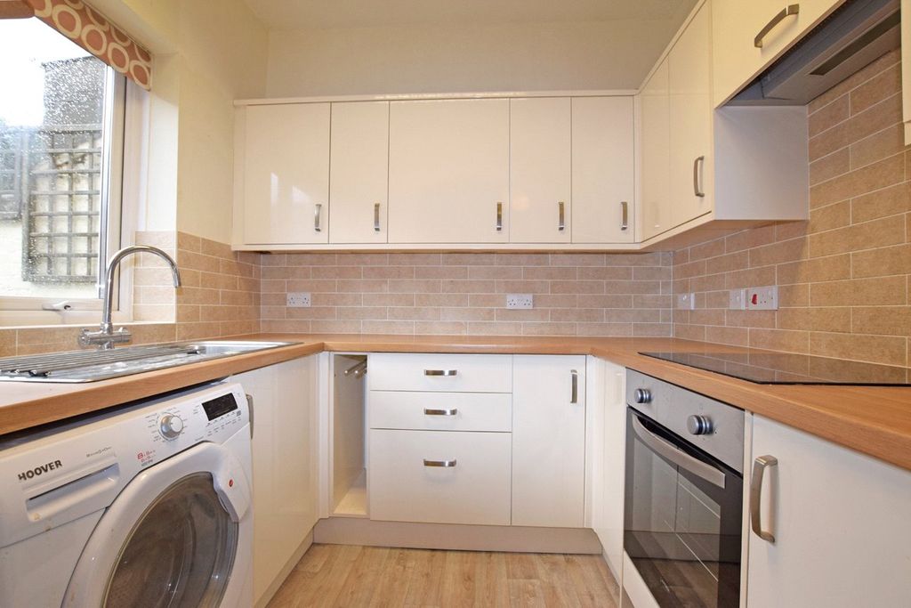 Property photo 2 of 8 Kitchen