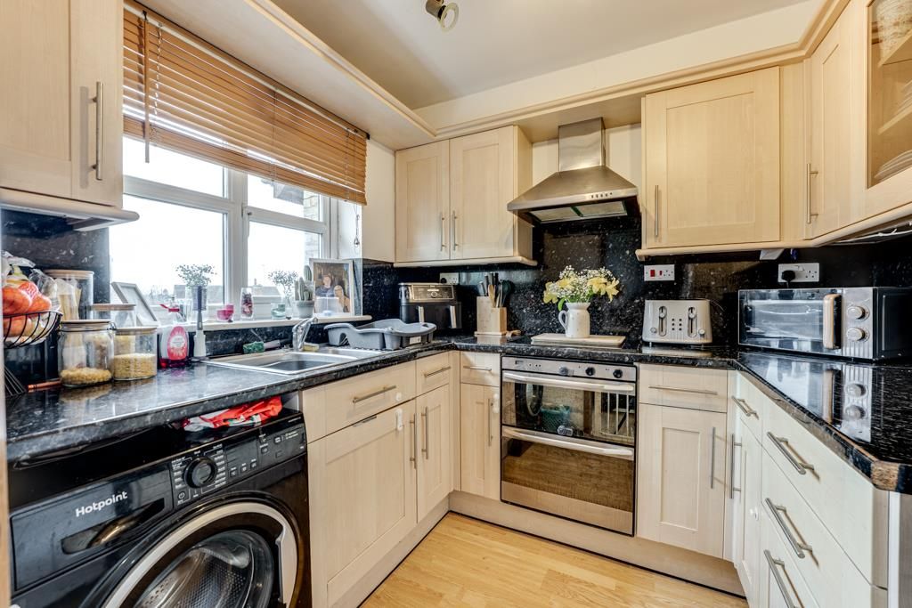 Property photo 3 of 16 20 The Wells, Finedon-10.Jpg