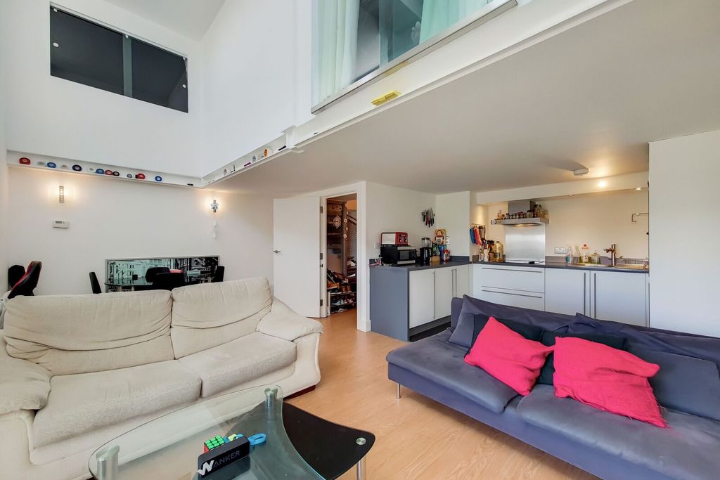 Property photo 2 of 18