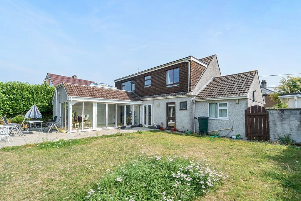Property photo 1 of 18 1334806-95-689F53ce9E57A-Arw-1