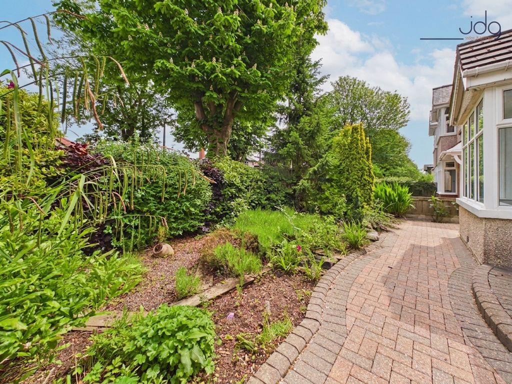 Property photo 2 of 17 Front Garden