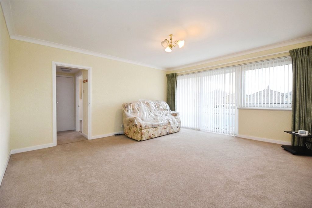 Property photo 2 of 21 Lounge