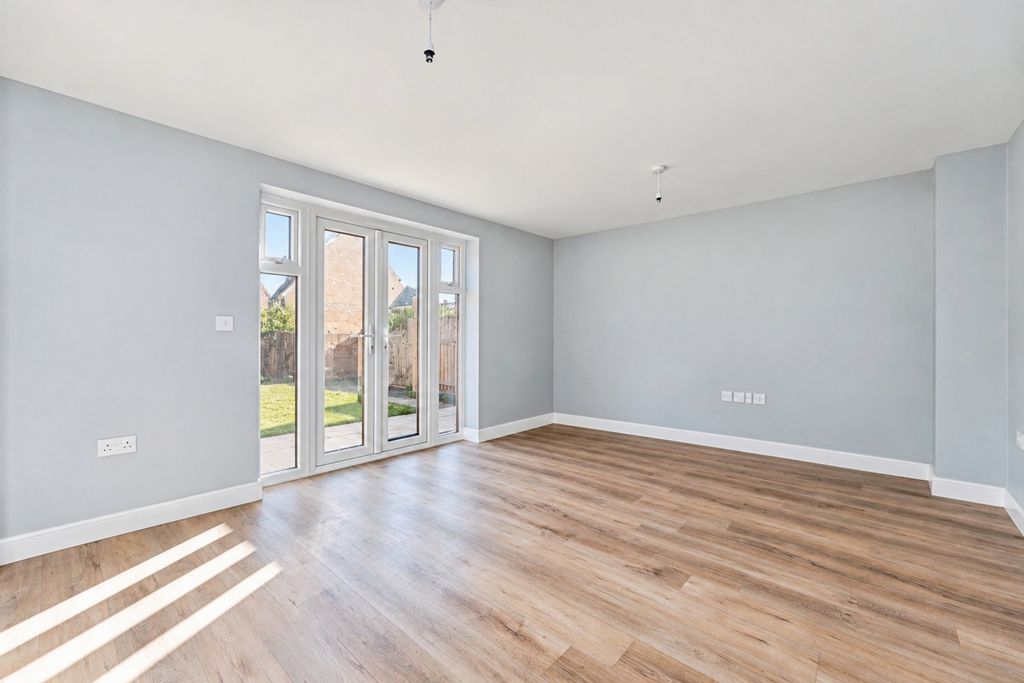 Property photo 3 of 22 Pbox-Img.Jpg