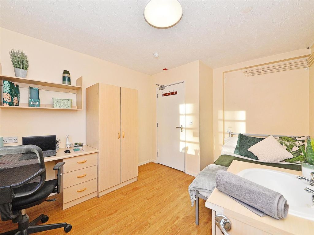 Property photo 3 of 23