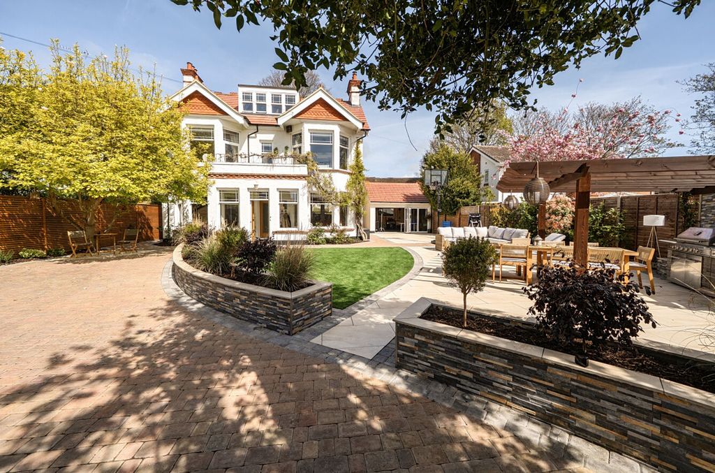 Property photo 1 of 33