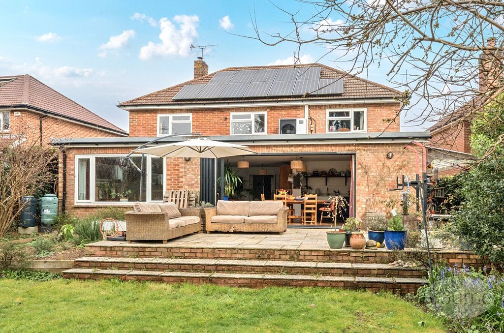 Additional image 4 of 5 bed detached house for salePulens Crescent, Petersfield, Hampshire GU31
