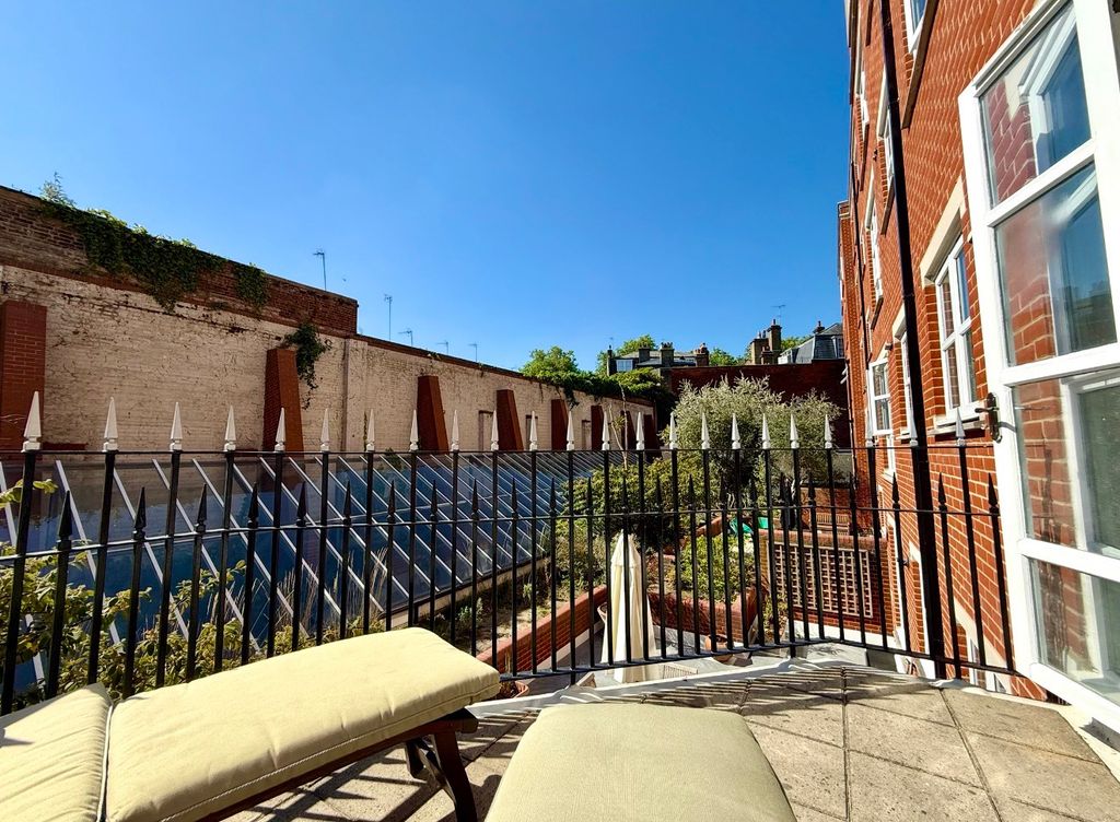 Property photo 2 of 12 Terrace