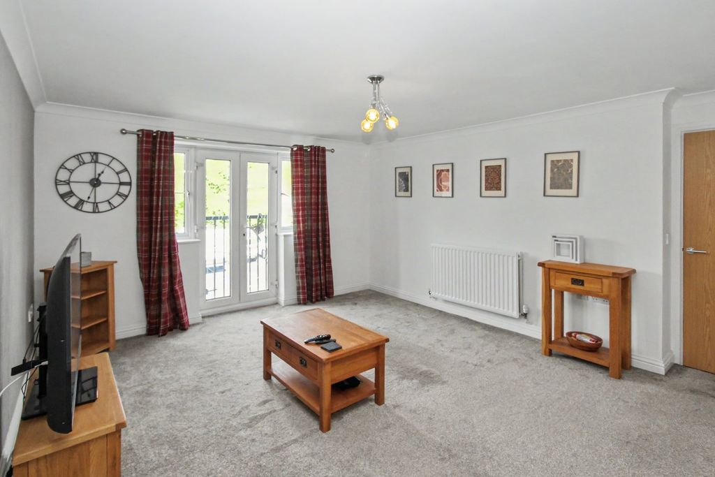 Property photo 3 of 12