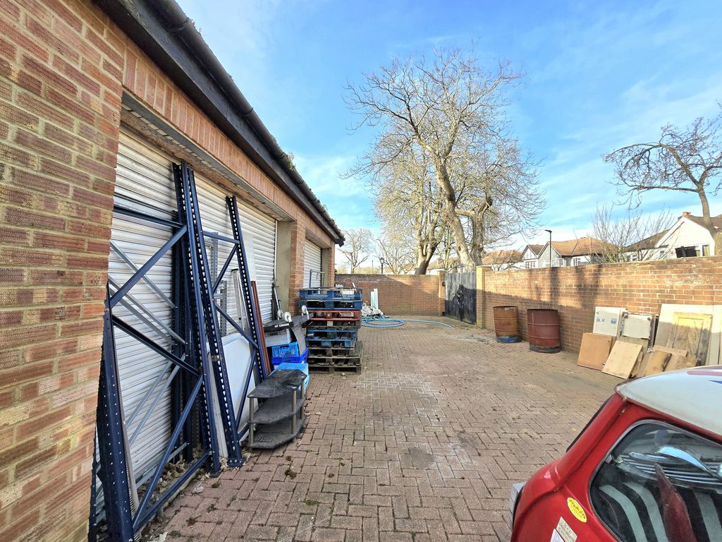 Additional image 38 of 7 bed detached house for saleGreat West Road, Hounslow, Greater London TW5
