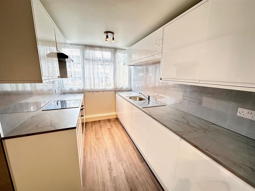 Property photo 3 of 12 Kit.Jpg