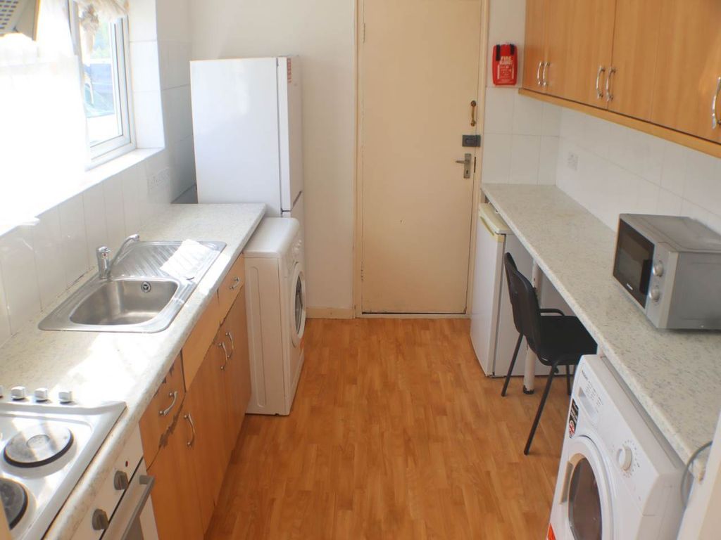 Property photo 3 of 8 8E8c37F3-d2A8-4439-A157-E435B02E2849