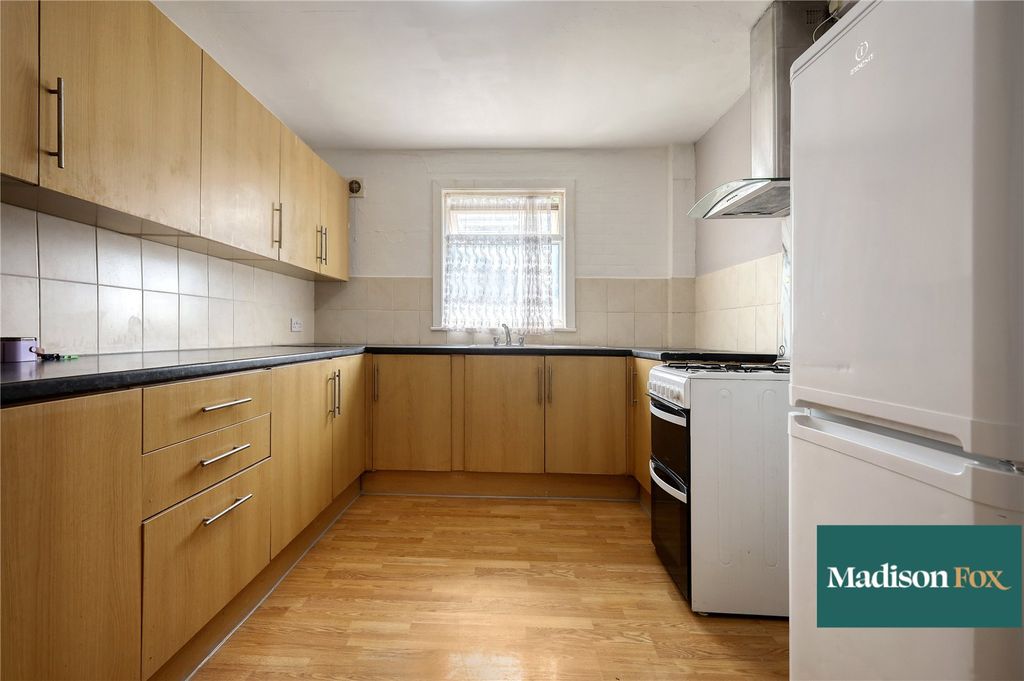 Property photo 2 of 17 Picture No. 15