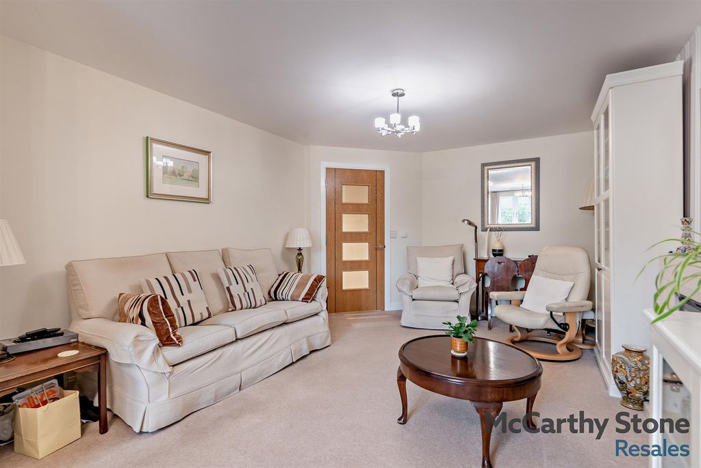 Property photo 3 of 26 8665548-Interior15-800.Jpg