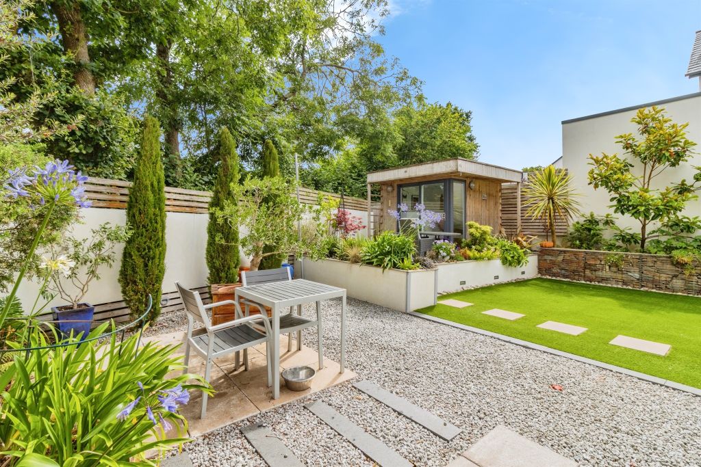 Property photo 2 of 33