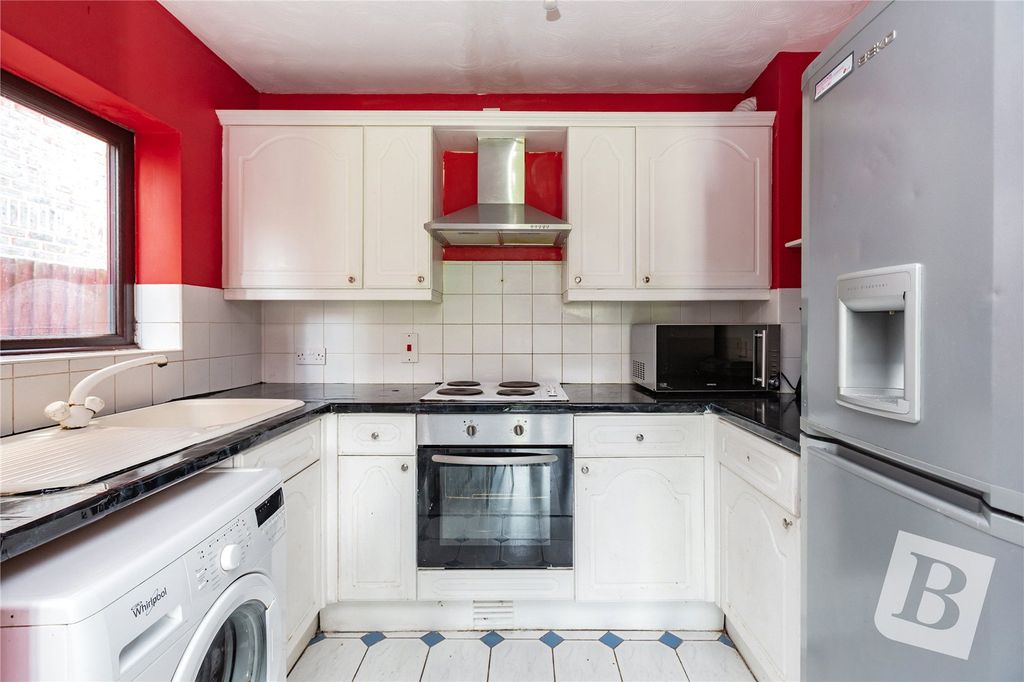 Property photo 3 of 14 Kitchen