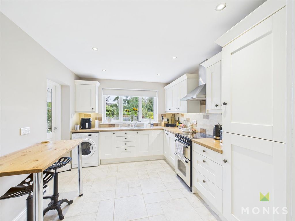 Property photo 3 of 14 Cam01520G0-Pr0283-Still001.Jpg