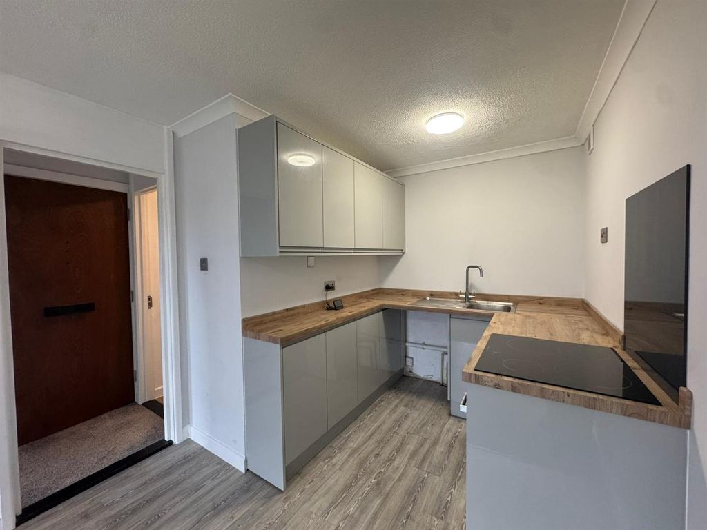 Property photo 2 of 14 Kitchen