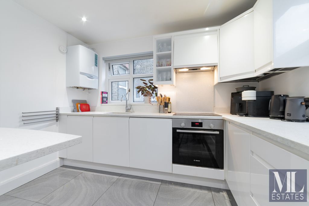 Property photo 2 of 16 Photo 11