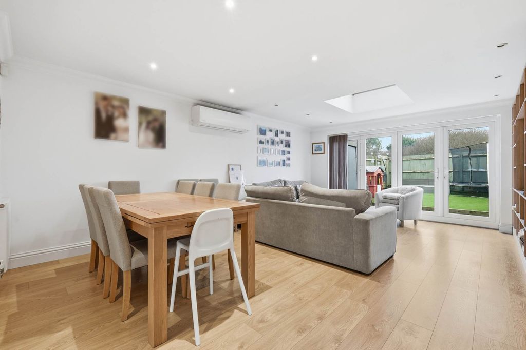 Property photo 3 of 24