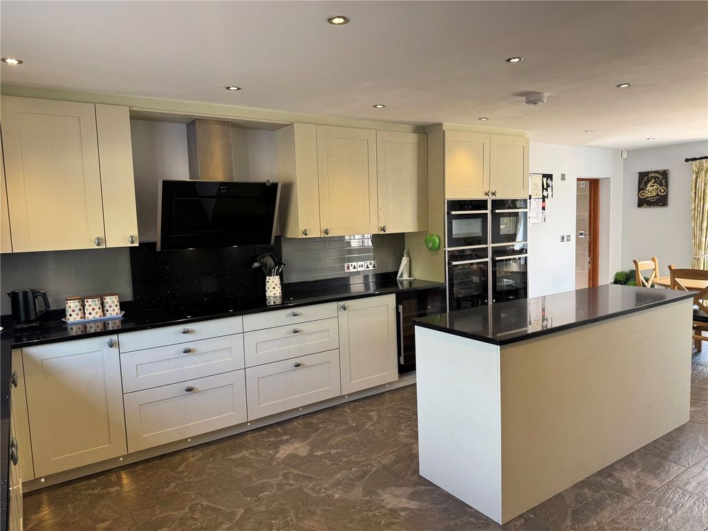 Property photo 3 of 31 Picture No. 37