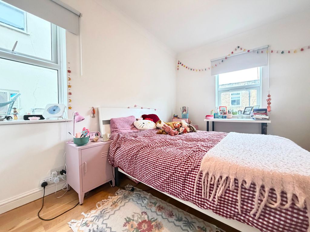 Property photo 3 of 42