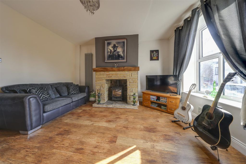 Property photo 1 of 24 Lounge