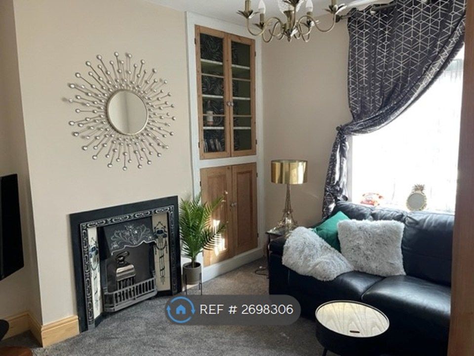 Property photo 1 of 6 Living Room