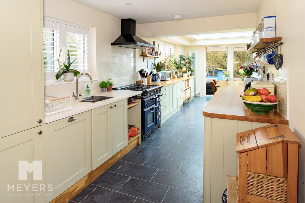 Property photo 2 of 30